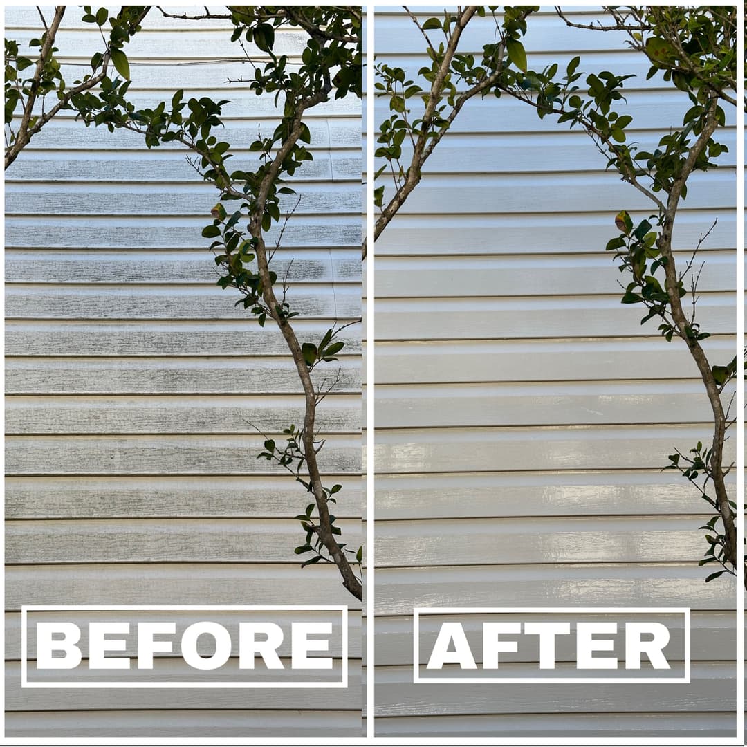 Comparison of siding restoration: before and after cleaning, highlighting improved appearance.