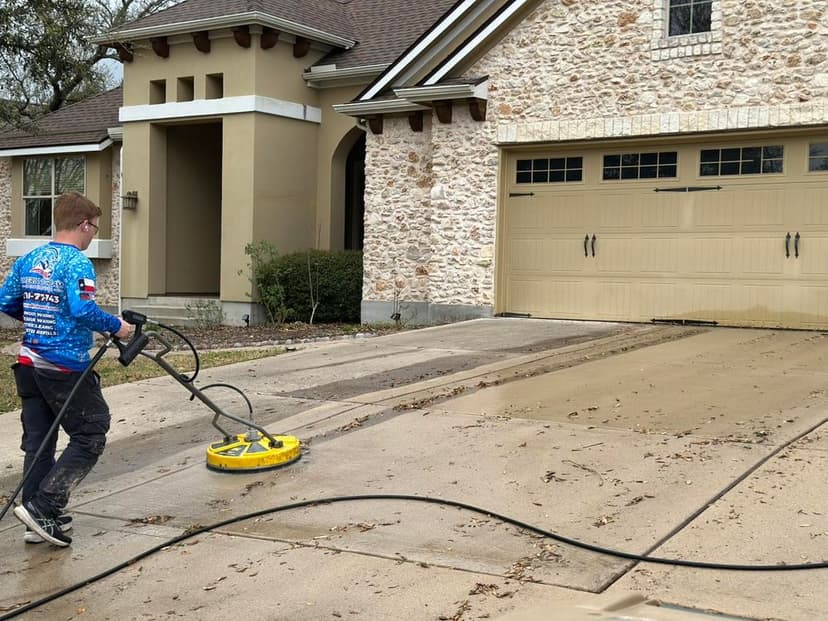 Eco-Friendly Cleaning Solutions's image